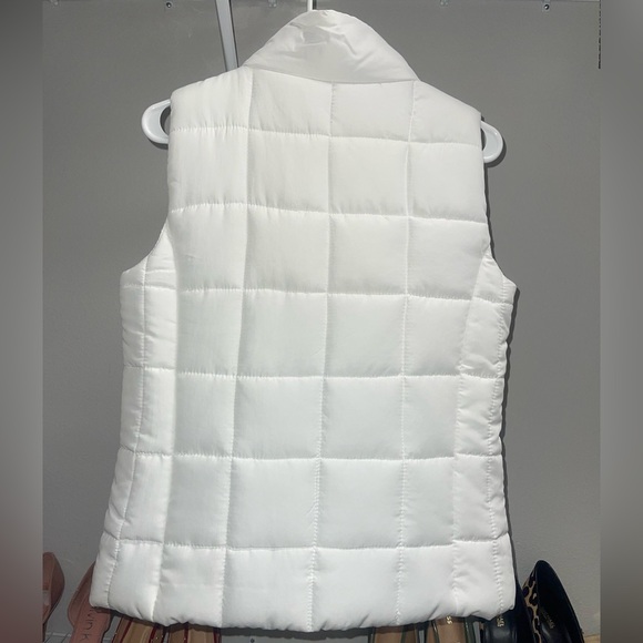 New York & Company Fall/Winter Set 🍂 ❄️ Vest/Scarf/Glove Combo - Picture 5 of 7